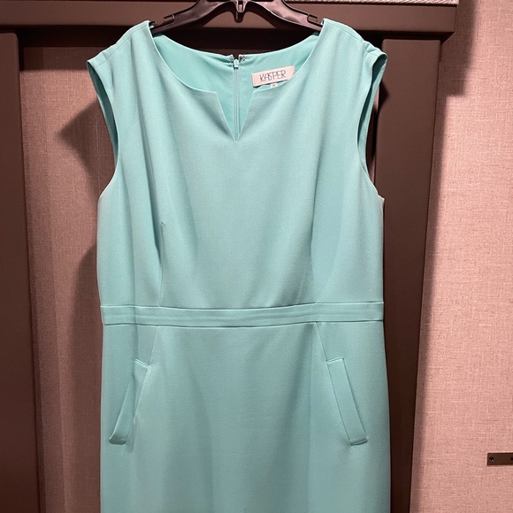 Kaspar tailored dress, matching jacket in stunning turquoise. - Picture 2 of 7
